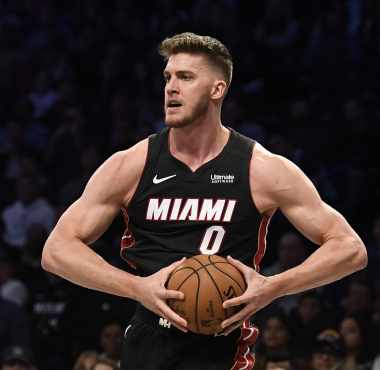 Meyers Leonard gets suspended